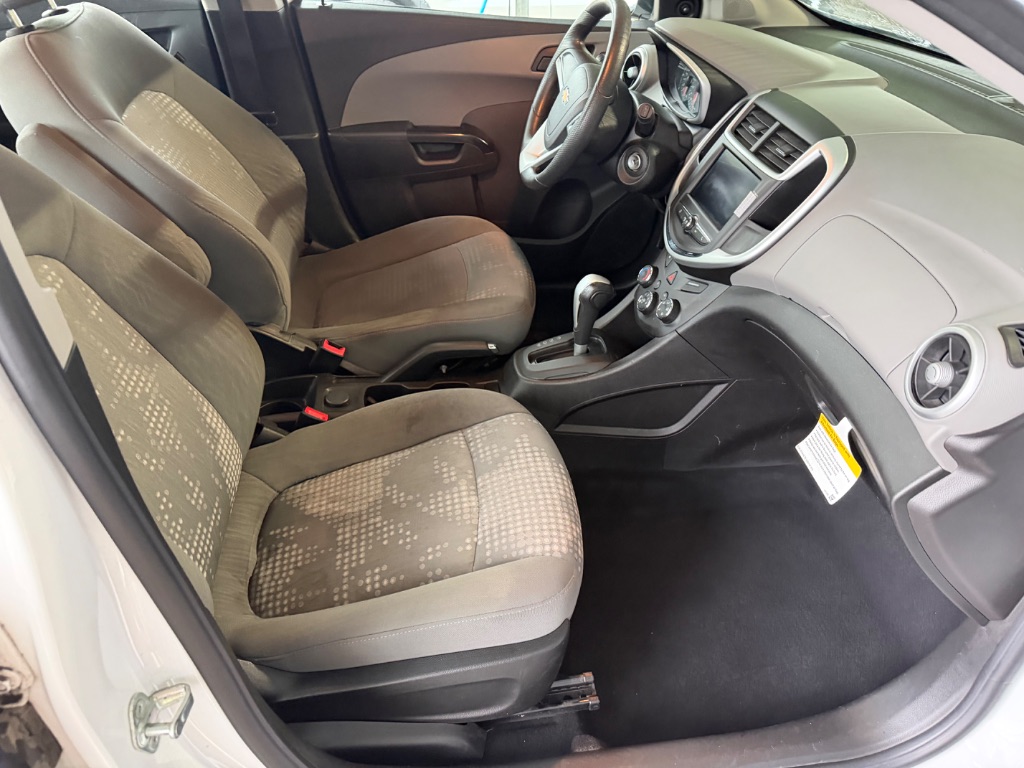 2020 Chevrolet Sonic - Photo 6